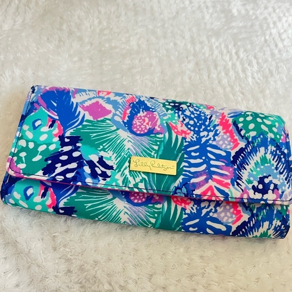 Lilly Pulitzer Travel Wallet Multi Quill Out - Picture 2 of 6